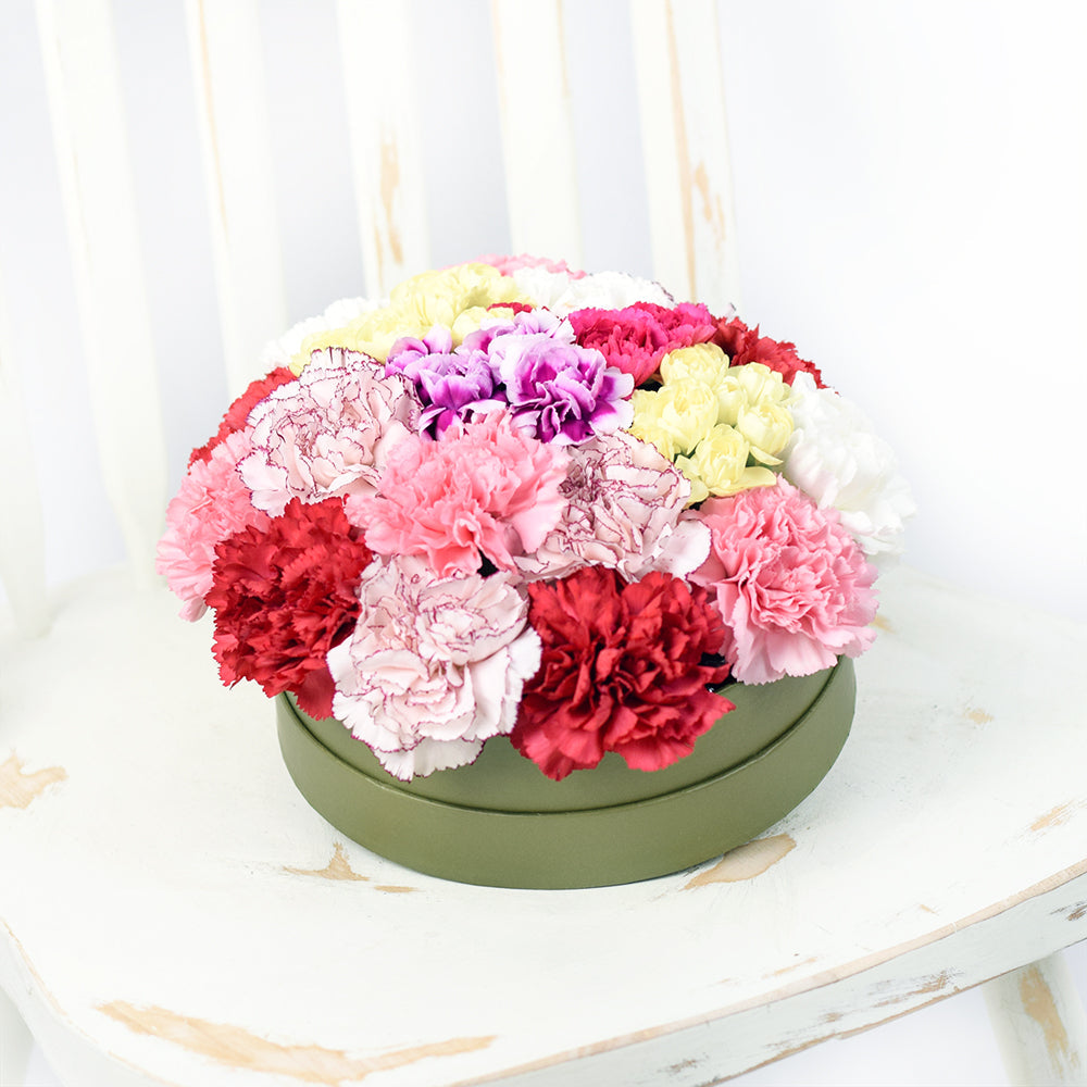 Carnation and Ruscus Hat Box – how the gift is presented