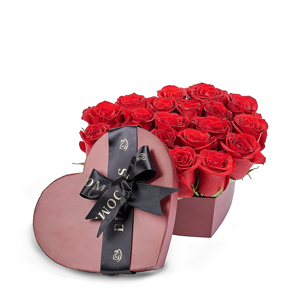 Luxurious Red Rose Heart-Shaped Hat Box – how the gift is presented