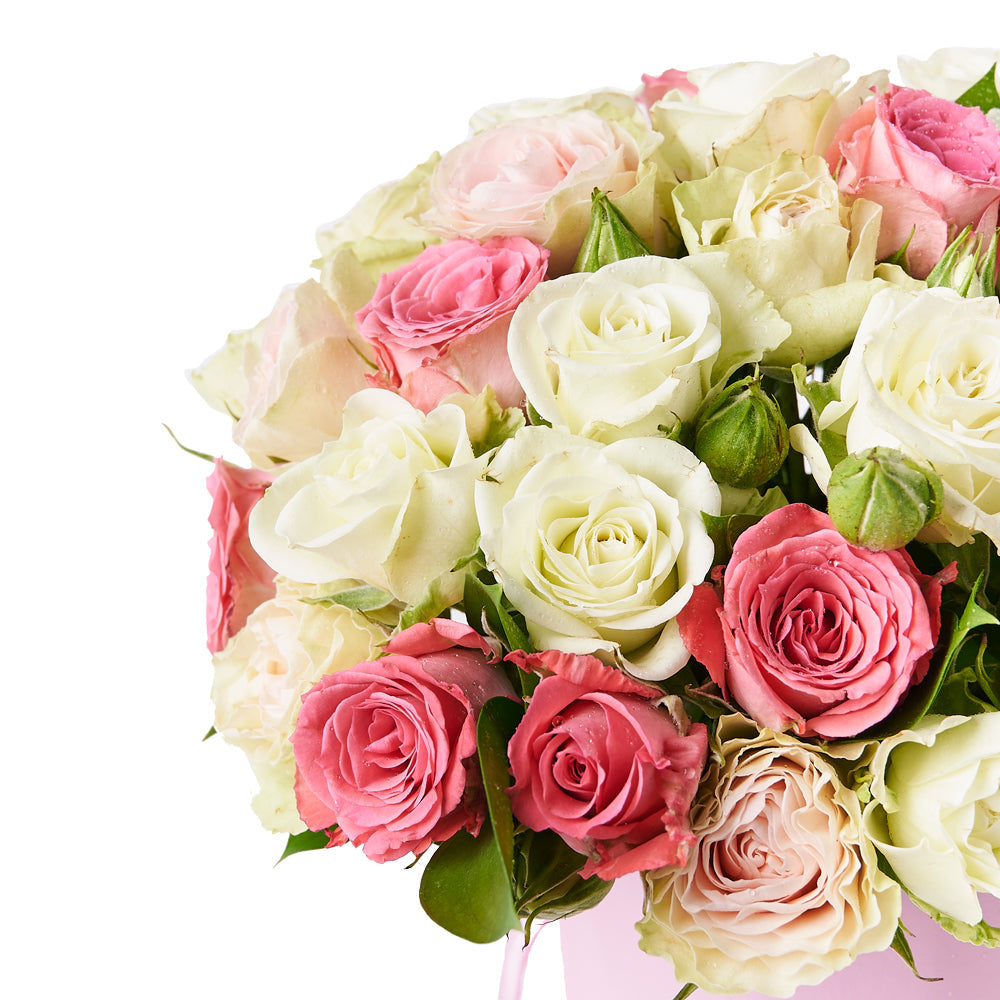 Mother's Day Spray Roses Gift Box – how the gift is presented