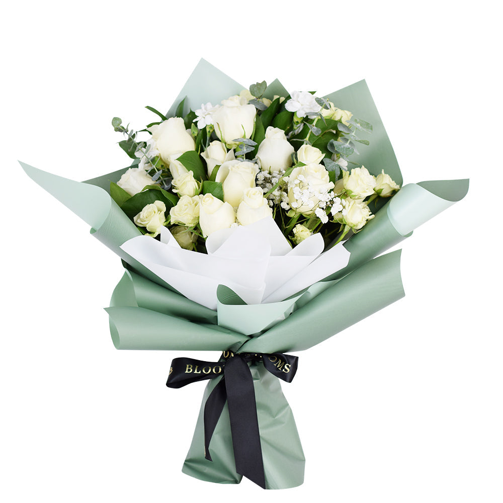 Baby's Breath and Tea Rose Bouquet – how the gift is presented