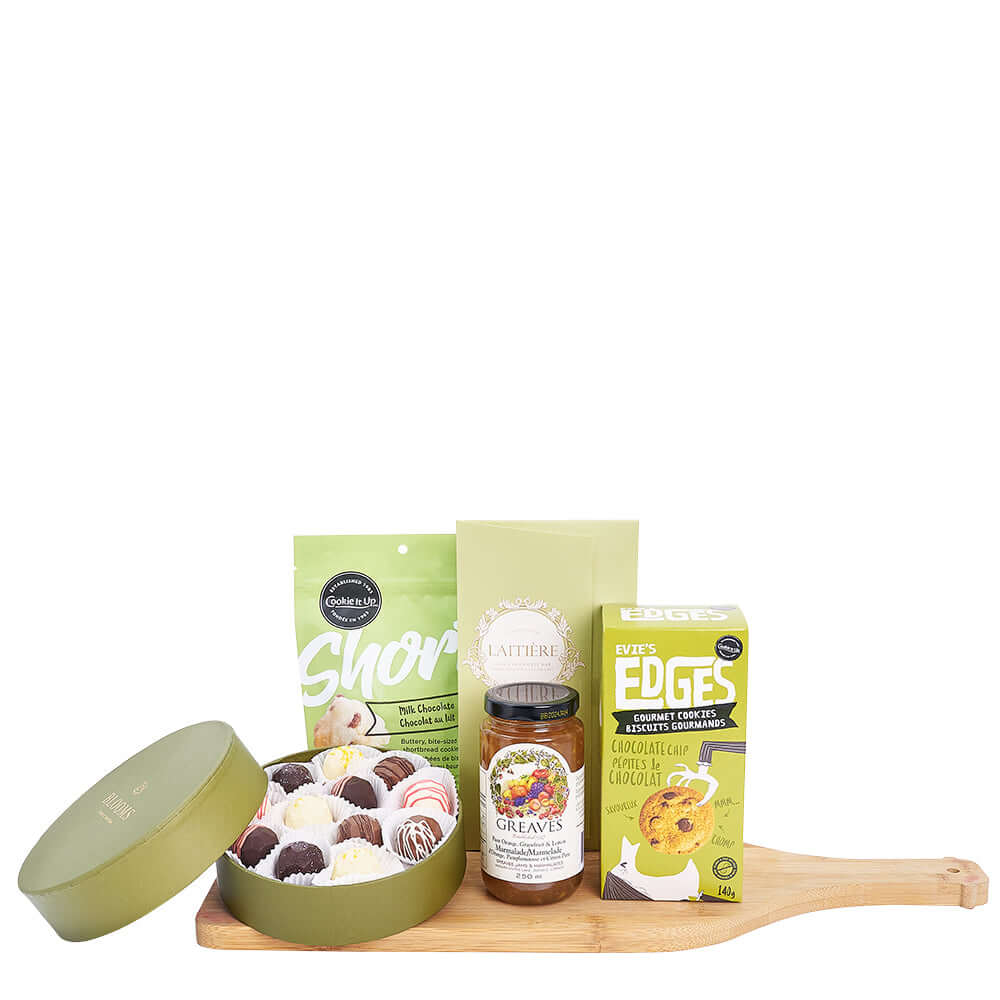 Signature Gourmet Basket with Assorted Chocolate and Marmalade – how the gift is presented