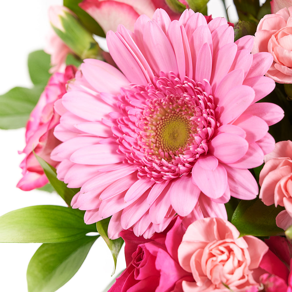 Pink Rose Hat Box with Wine – how the gift is presented