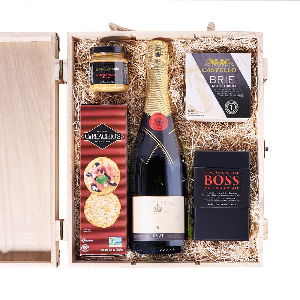 Festive Wooden Box with Sparkling Wine – how the gift is presented