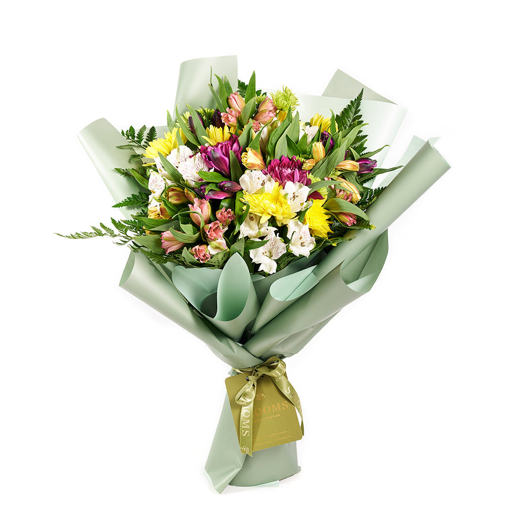 Designer Ribbon-Tied Bouquet with Daisies and Alstroemeria – how the gift is presented