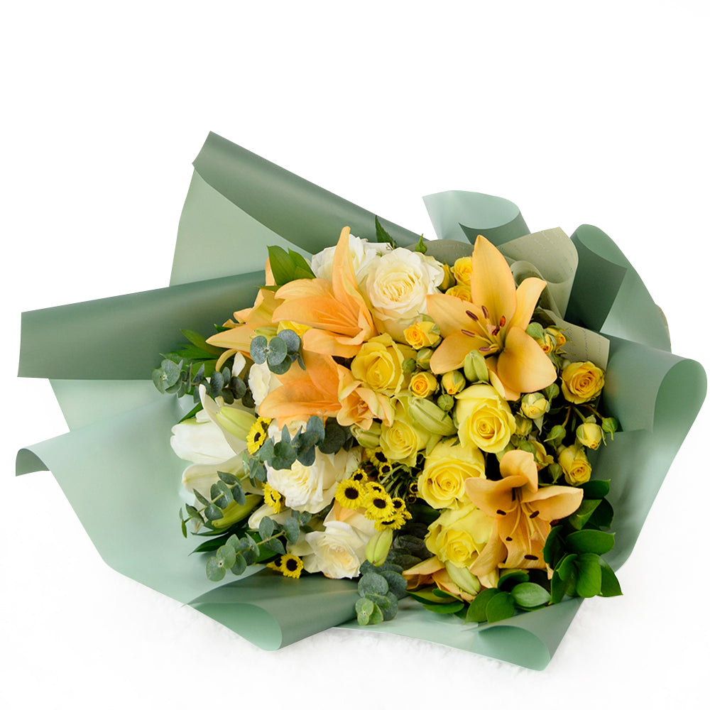 Bouquet with Lilies Roses and Eucalyptus – how the gift is presented