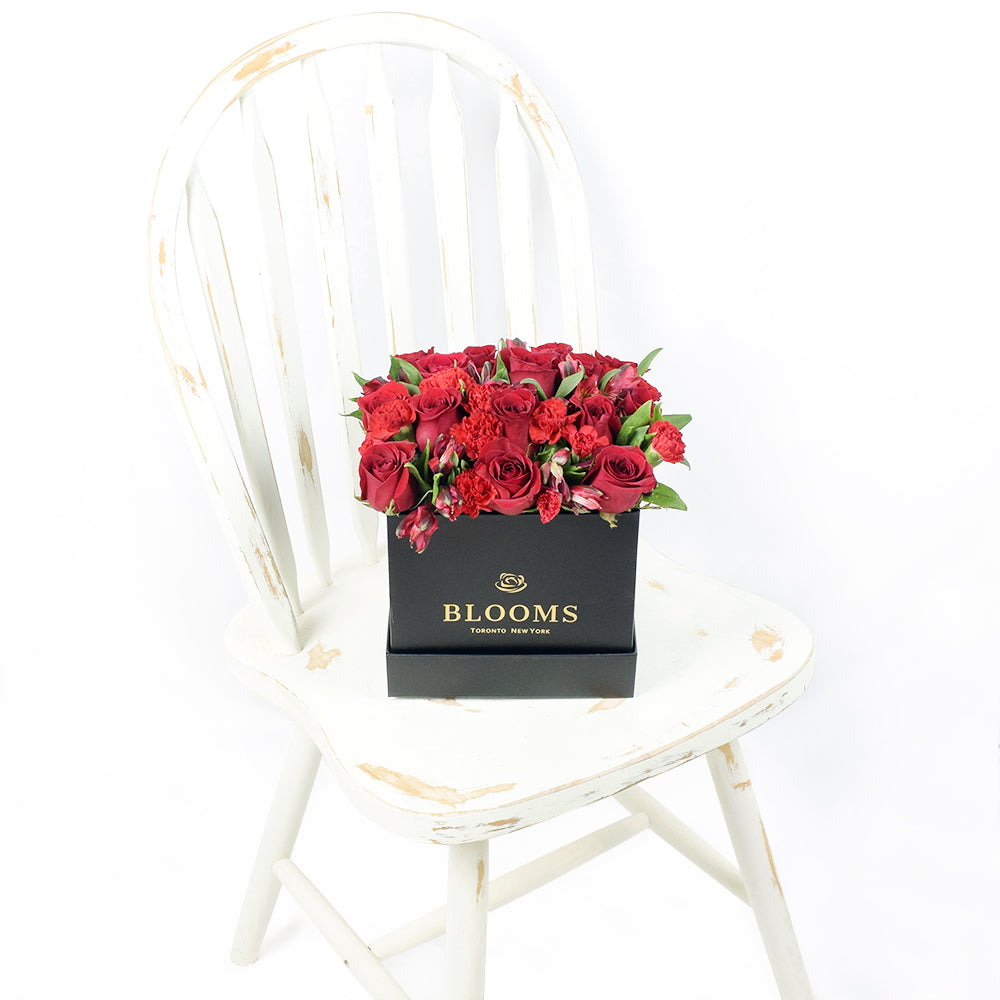 Red Rose and Alstroemeria Hat Box – how the gift is presented