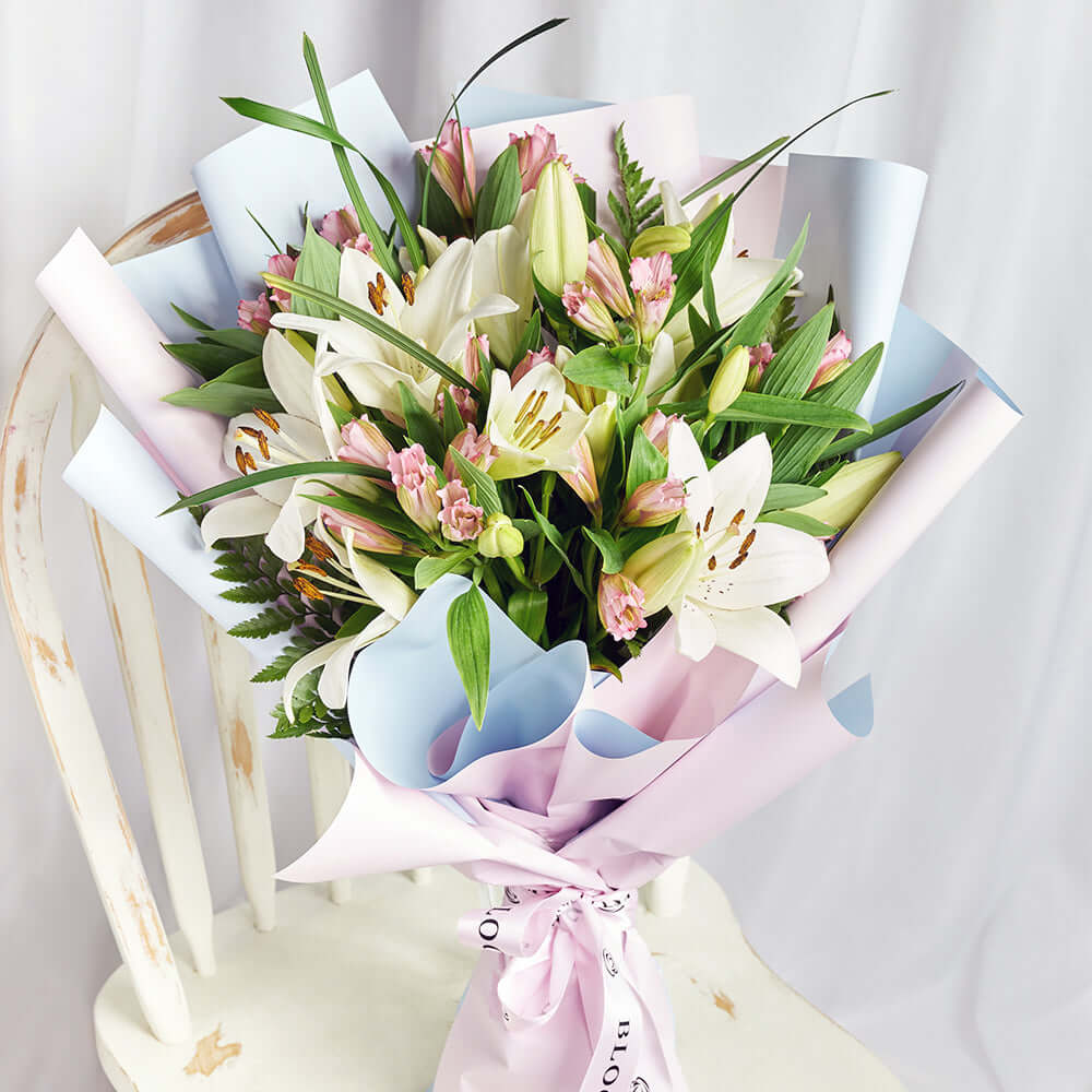 Lilies and Alstroemeria Floral Wrap – how the gift is presented