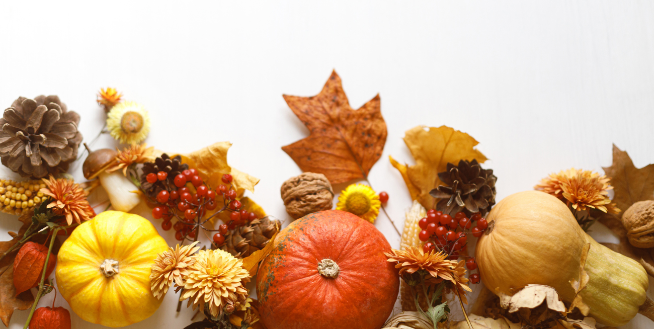 How to Arrange Flowers and Candles for Thanksgiving