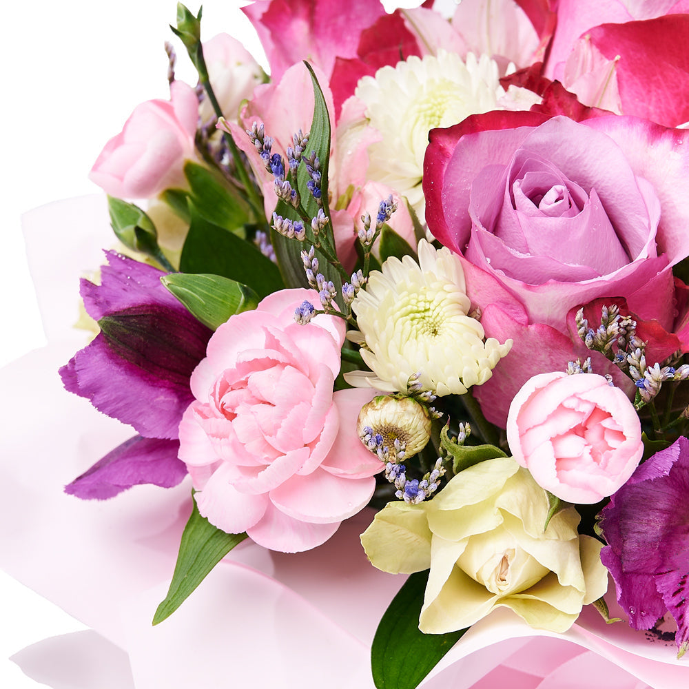 Pink Mixed Flower Hat Box – how the gift is presented