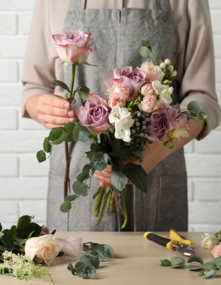 America Blooms - flowers, flower arrangement, roses, Miami flower delivery