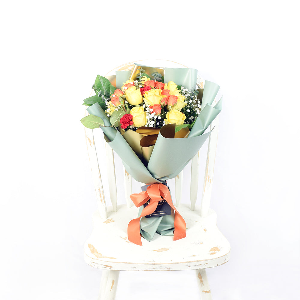 Bright Multi-Color Roses Bouquet – how the gift is presented
