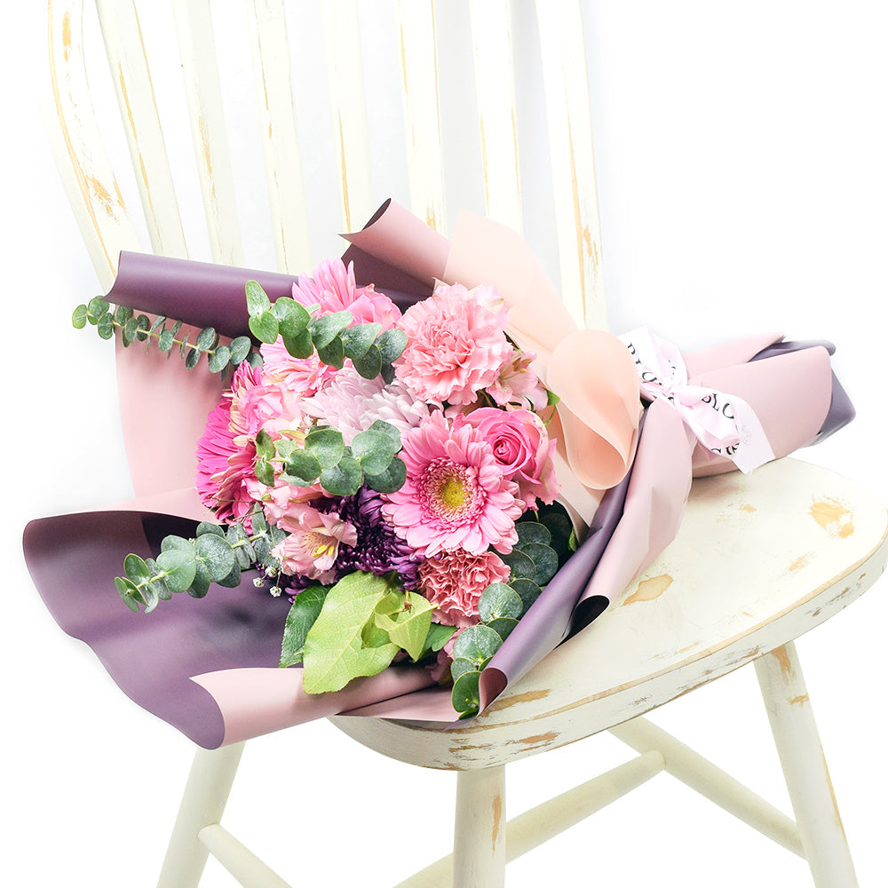 Pink Gerbera Daisy Bouquet – how the gift is presented