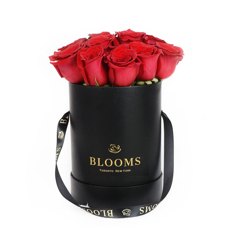 Stylish Red Roses Hat Box – how the gift is presented