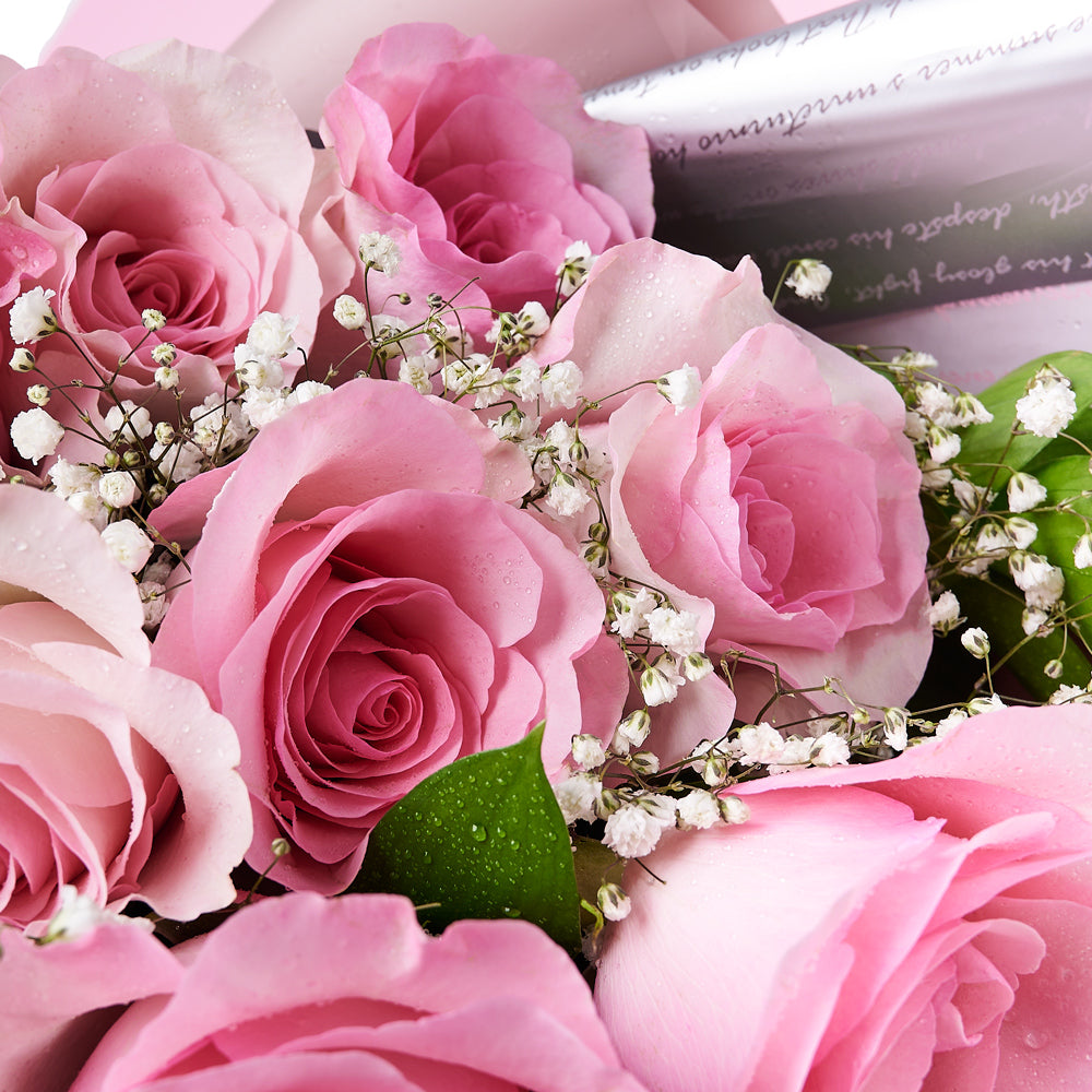 Rose Bouquet in Pink Box – how the gift is presented