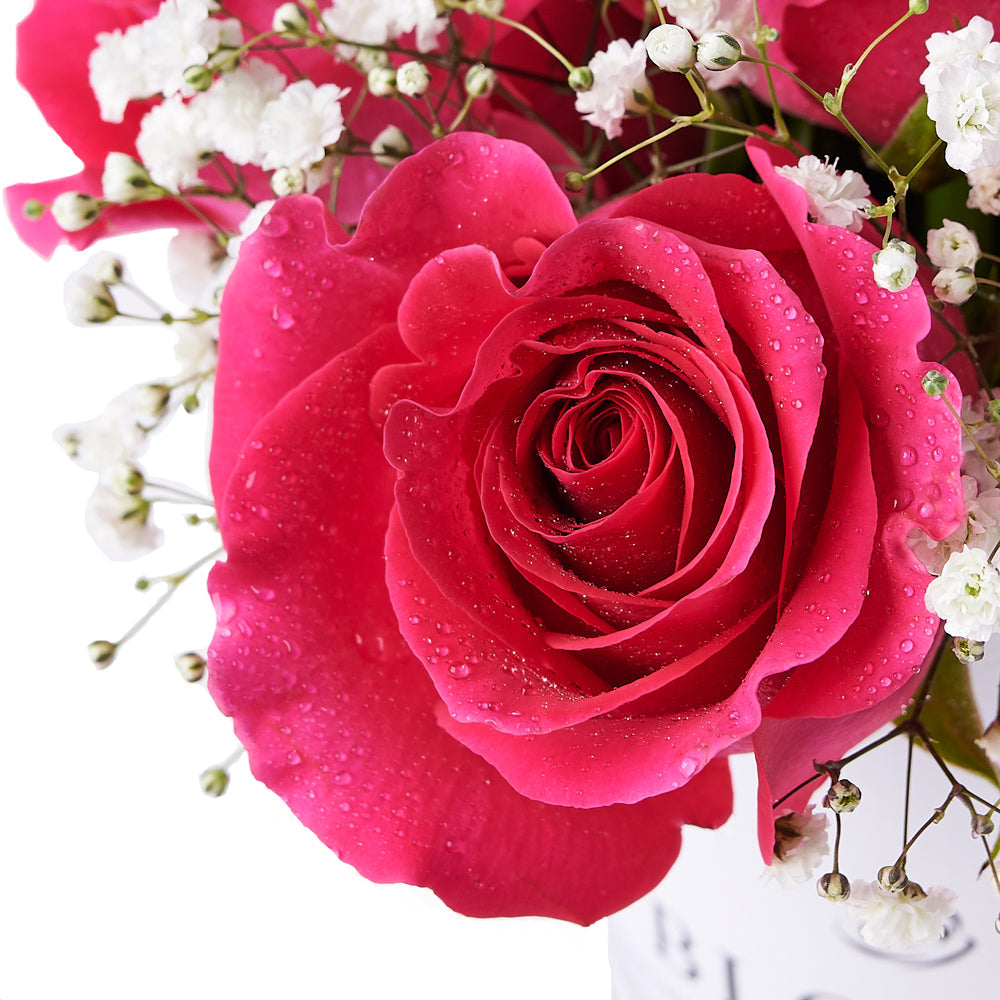 Pink Rose Baby's Breath Hat Box – how the gift is presented