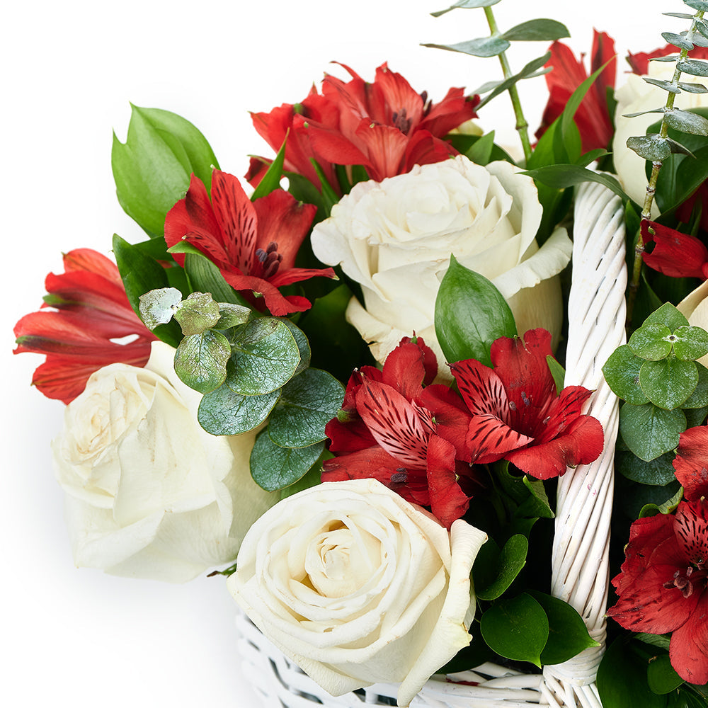 White and Red Rose Bouquet – how the gift is presented