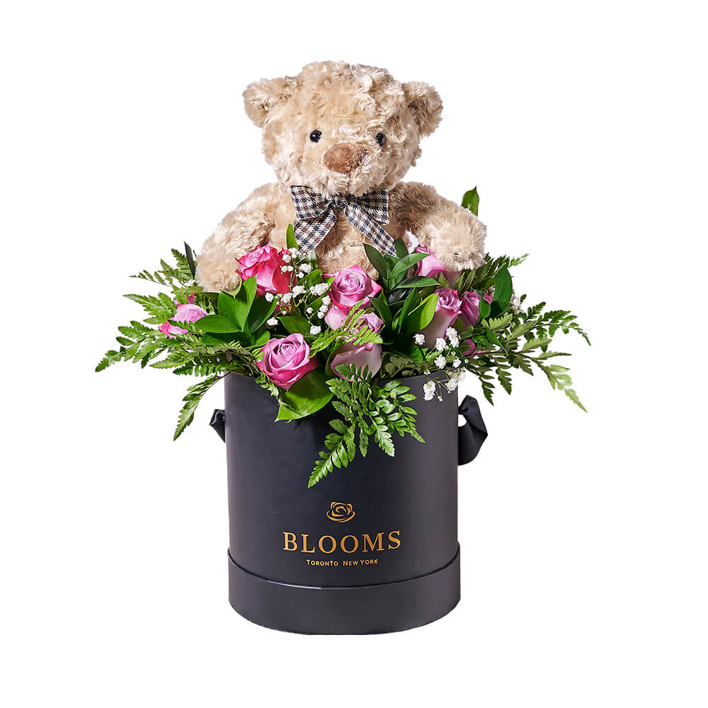 Deluxe Graduation Gift with Pink Roses and Plush Teddy Bear – how the gift is presented