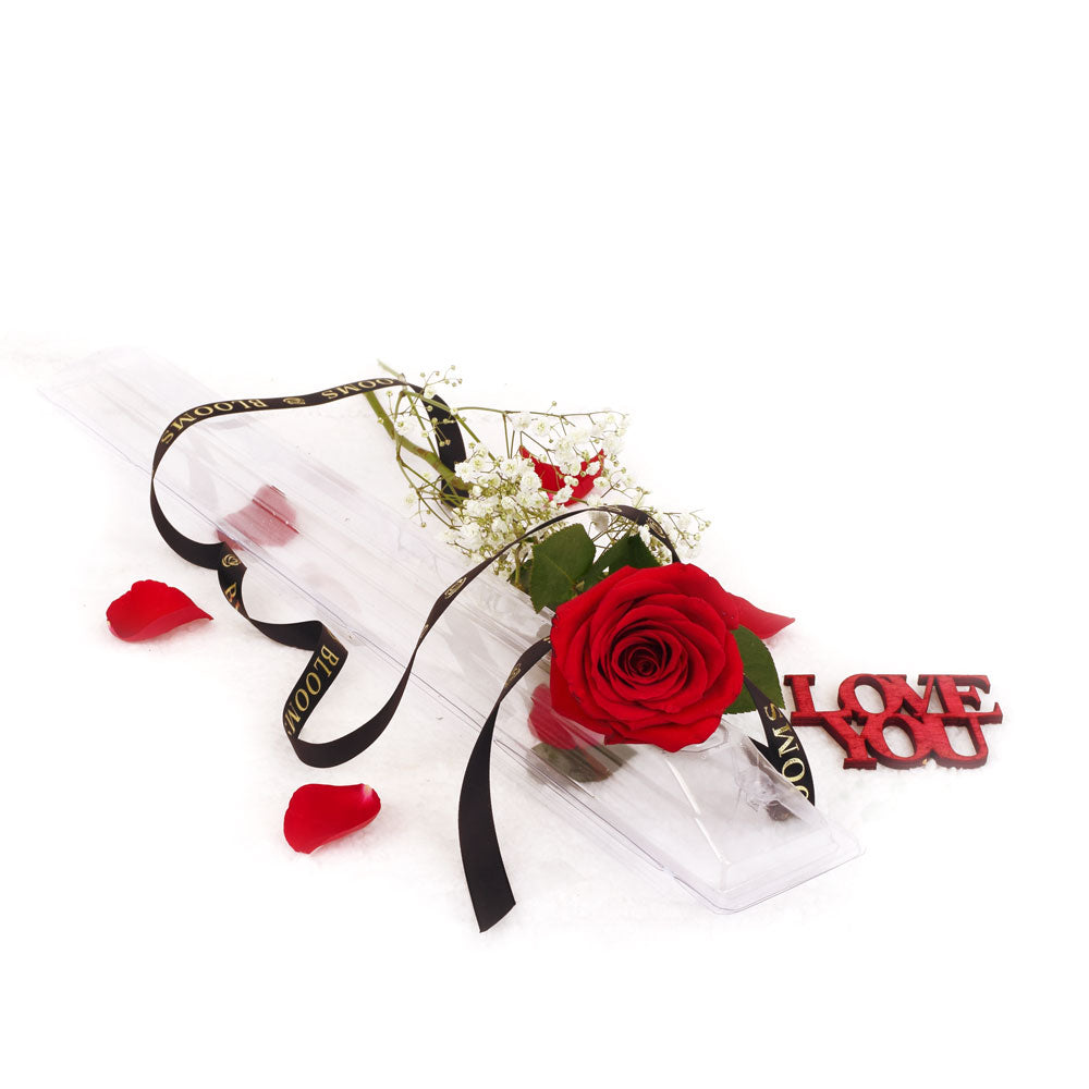 Rose Arrangement in Red and White – how the gift is presented
