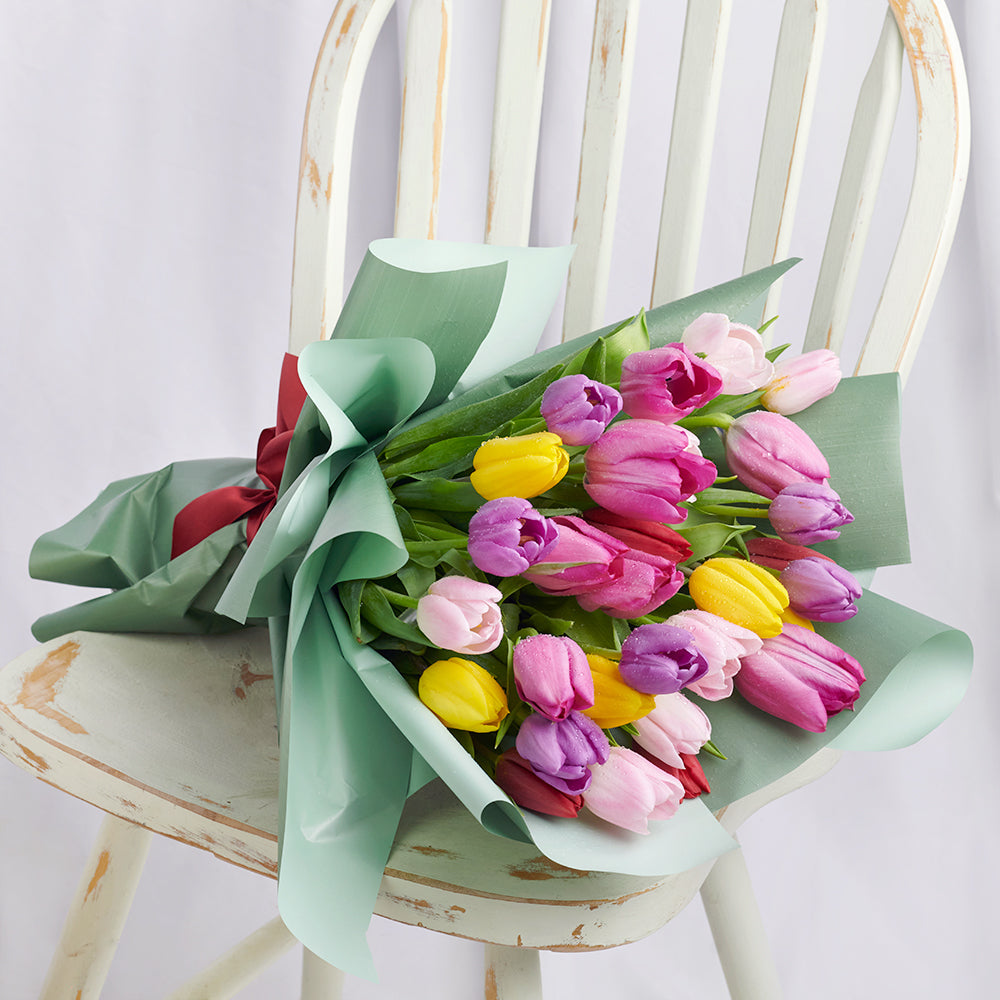 Vibrant Tulip Floral Bouquet – how the gift is presented