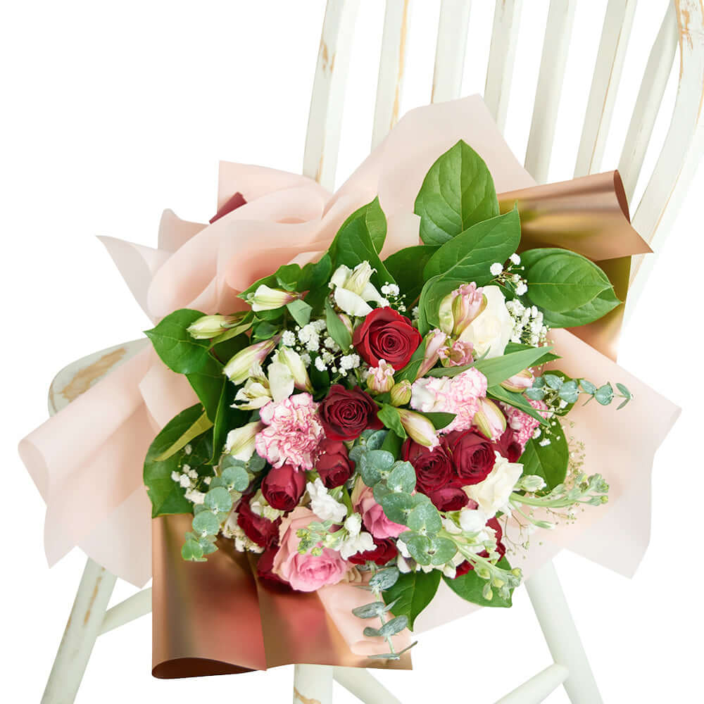 Deluxe Mixed Red, White, and Pink Rose Bouquet – how the gift is presented